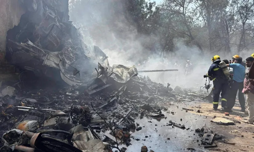 الهند.. إلغاء 3 رحلات بسبب حادث سقوط طائرة ركاب الهند.. إلغاء 3 رحلات بسبب حادث سقوط طائرة ركاب