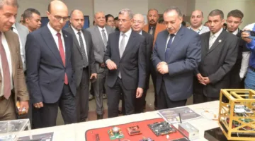 محافظ أسيوط يزور المعرض العلمي لوكالة الفضاء المصرية المخصص لنماذج الأقمار الصناعية التعليمية ويثني على مساهمتها في تعزيز البحث العلمي والتكنولوجيا.