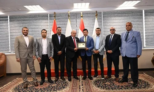 وزير الرياضة يلتقي بإدارة نادي النصر وزير الرياضة يلتقي بإدارة نادي النصر