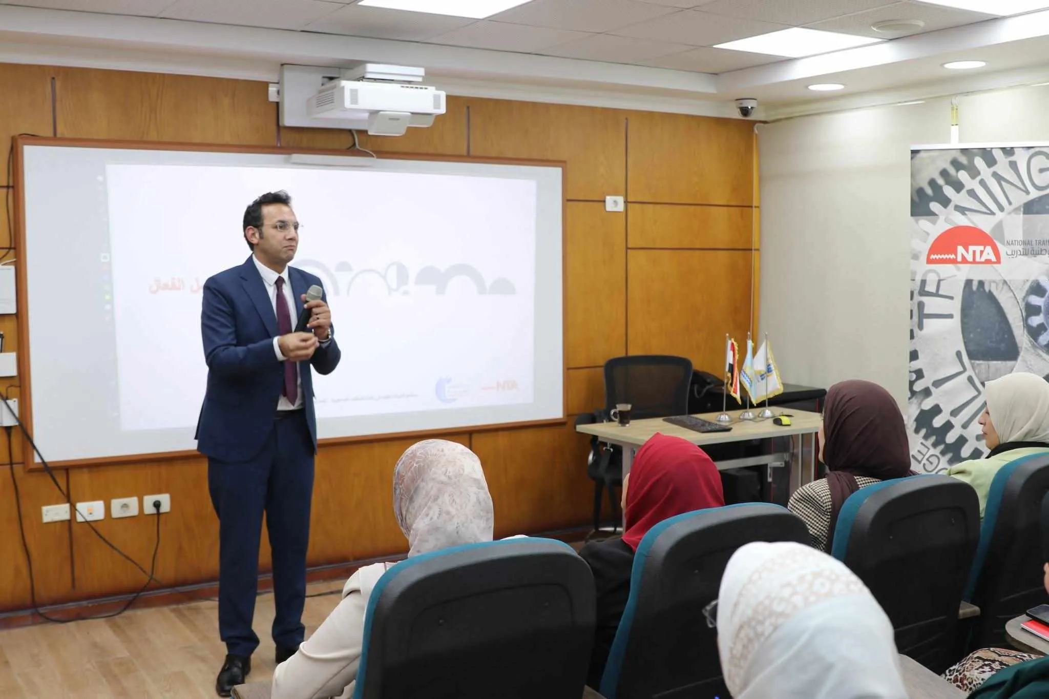 محافظ كفر الشيخ يشرف على بدء برنامج “المرأة في القيادة” لتأهيل 50 سيدة بالتعاون مع الأكاديمية الوطنية للتدريب محافظ كفر الشيخ يشرف على بدء برنامج “المرأة في القيادة” لتأهيل 50 سيدة بالتعاون مع الأكاديمية الوطنية للتدريب