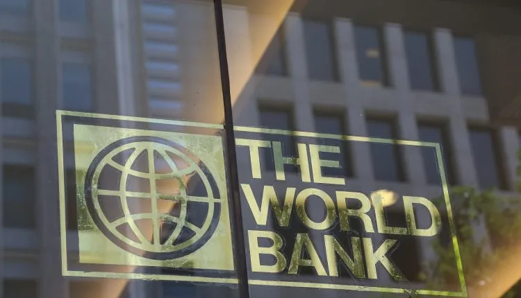 البنك الدولي يوضح: إذا كان دخلك اليومي يقل عن 3 دولارات، فأنت تعيش تحت خط الفقر. البنك الدولي يوضح: إذا كان دخلك اليومي يقل عن 3 دولارات، فأنت تعيش تحت خط الفقر.