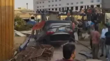 إصابة أربعة أفراد نتيجة دخول سيارة خاصة إلى كافيه في أكتوبر