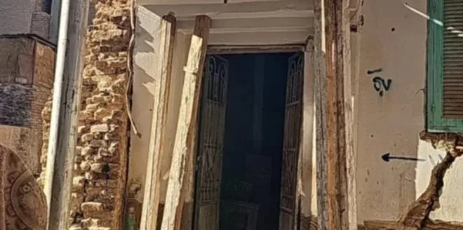 إلقاء القبض على شاب اعتدى على الآثار وأضر بخمسة منازل في منطقة السوق الفوقاني بقنا إلقاء القبض على شاب اعتدى على الآثار وأضر بخمسة منازل في منطقة السوق الفوقاني بقنا