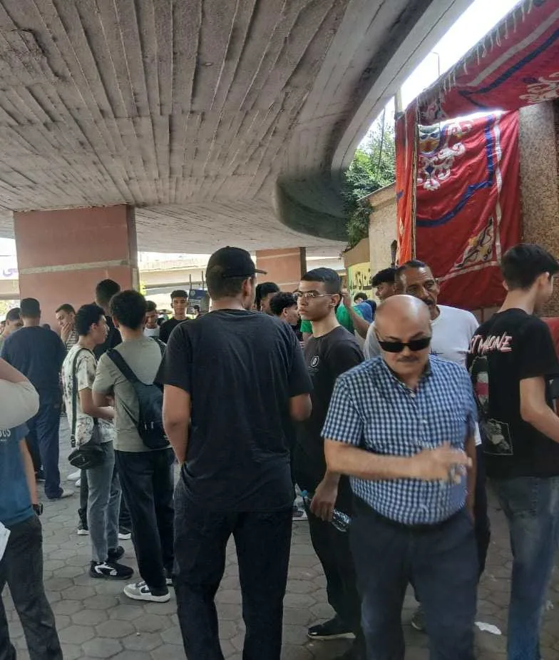 إجراءات رقابية صارمة ومنع أولياء الأمور من التواجد أمام لجان امتحانات الثانوية في فيصل إجراءات رقابية صارمة ومنع أولياء الأمور من التواجد أمام لجان امتحانات الثانوية في فيصل