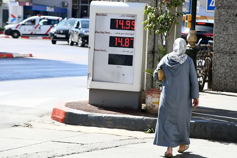 المغاربة ينتظرون تأثيرات التصعيد بين إسرائيل وإيران على أسعار الوقود المغاربة ينتظرون تأثيرات التصعيد بين إسرائيل وإيران على أسعار الوقود