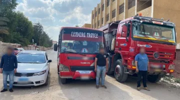 إلقاء القبض على سائقي 3 سيارات بتهمة القيادة عكس الاتجاه في طريق المنصورة – كفر شكر