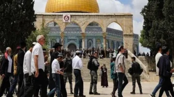 مئات من المستوطنين الإسرائيليين يدخلون المسجد الأقصى بشكل غير قانوني