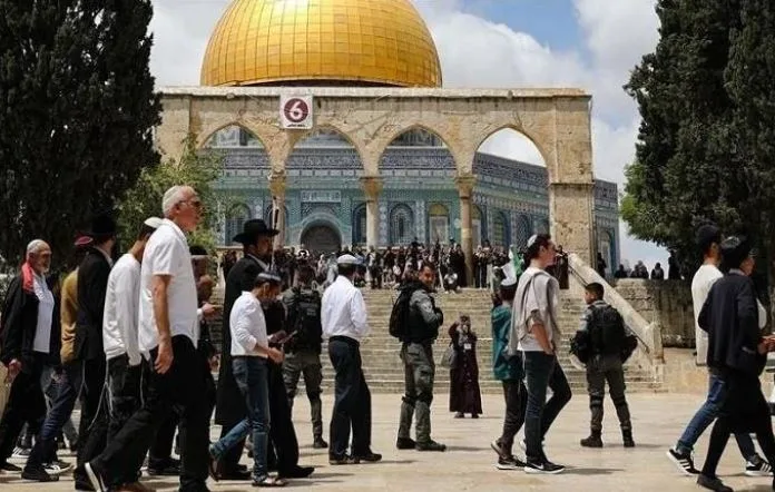 مئات من المستوطنين الإسرائيليين يدخلون المسجد الأقصى بشكل غير قانوني