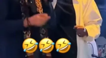 شاهد الصور والفيديو: الفنان حسين الصادق يخلع “الطاقية” من رأس زميله “ود راوة” ويرتديها خلال أدائه الغنائي في حفلة كبيرة بالسعودية، وتعليقات ساخرون: (إنصاف مدني في النسخة الرجالية)