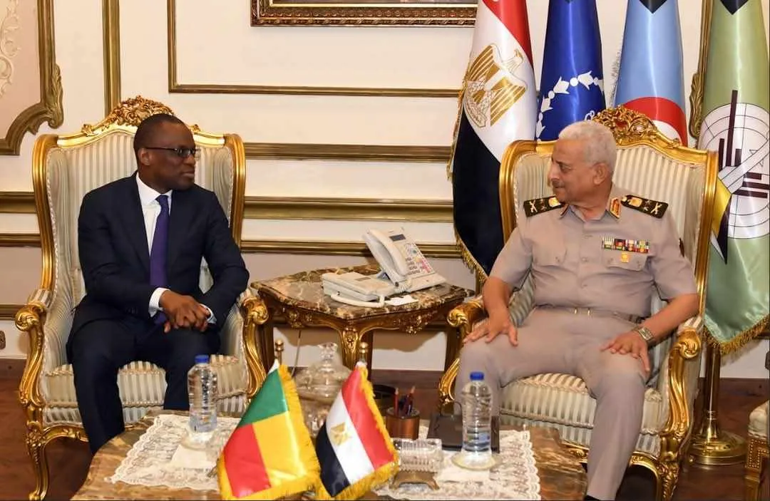 وزير الدفاع يجتمع بنظيره من بنين لمناقشة التعاون العسكري والأمن الإقليمي وزير الدفاع يجتمع بنظيره من بنين لمناقشة التعاون العسكري والأمن الإقليمي