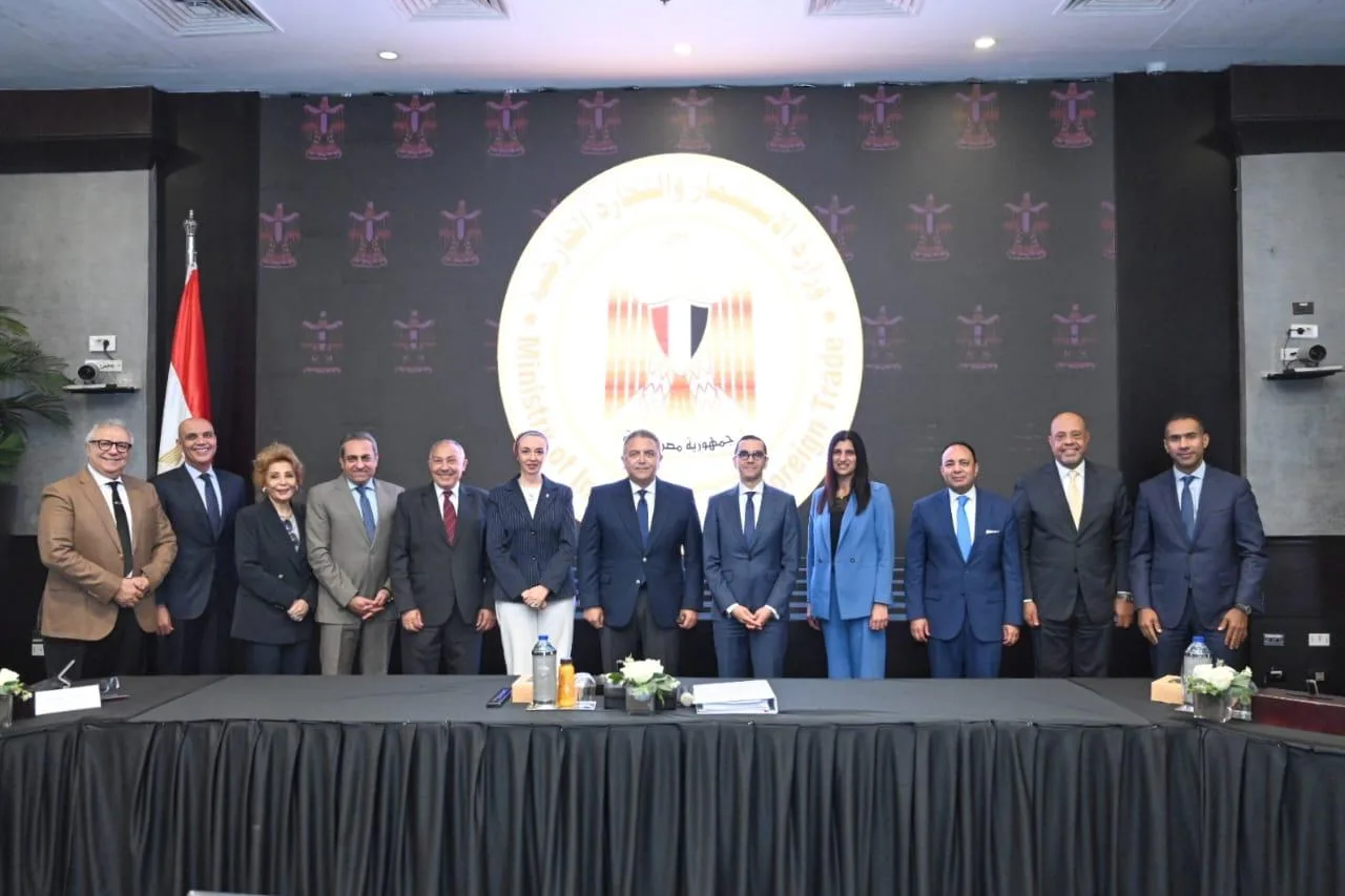 وزير الاستثمار والتجارة الخارجية يقود اجتماع الجمعية العامة لشركة مصر القابضة للتأمين وزير الاستثمار والتجارة الخارجية يقود اجتماع الجمعية العامة لشركة مصر القابضة للتأمين