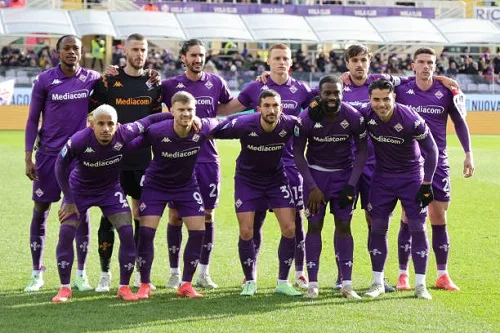 نشوب حريق كبير في مجمع نادي فيورنتينا الرياضي نشوب حريق كبير في مجمع نادي فيورنتينا الرياضي