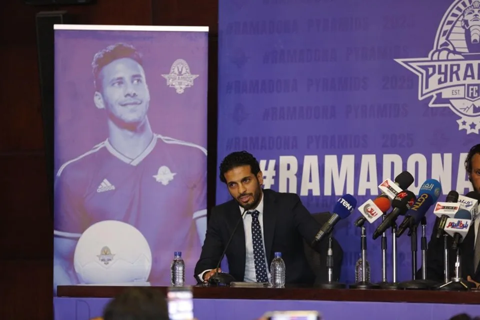 هاني سعيد: وإنتهت منافسات الدوري، لكن اللقب ما زال في دائرة الصراع. هاني سعيد: وإنتهت منافسات الدوري، لكن اللقب ما زال في دائرة الصراع.