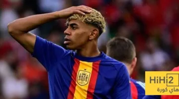 صورة.. مشجعة تطلب من لامين قبل بداية نهائي دوري الأمم الأوروبية
