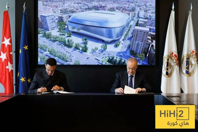 صورة: لحظة توقيع أرنولد لعقده مع ريال مدريد صورة: لحظة توقيع أرنولد لعقده مع ريال مدريد