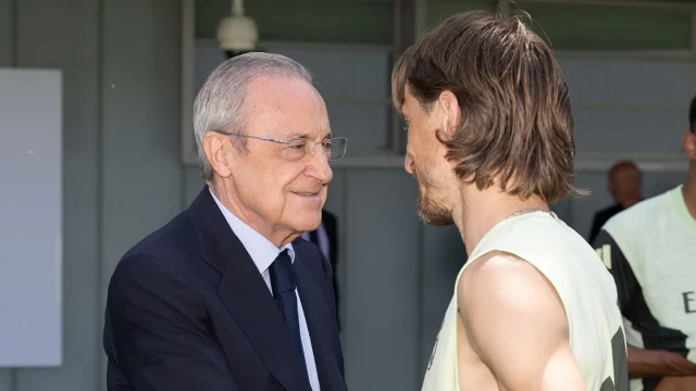 صور: بيريز يؤيد ألونسو وفريق ريال مدريد صور: بيريز يؤيد ألونسو وفريق ريال مدريد