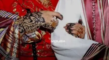 شاهد الفيديو الأكثر تداولاً على السوشيال ميديا: عريس سوداني يغزل بعروسته أثناء جلسة التصوير، حيث قال: “جبت قمر 14″، والعروس ترد بنبرة ساخرة: “زول قديم ومدرب، عرفت كيف تصطاد”.