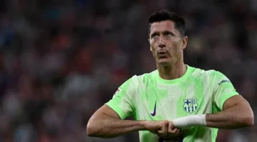 ليفاندوفسكي يقرر مصيره مع برشلونة