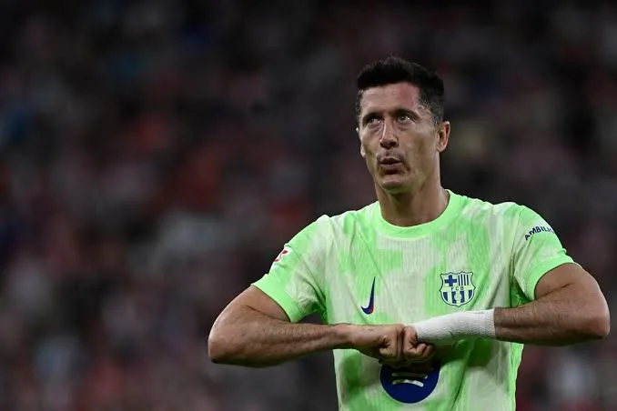 ليفاندوفسكي يقرر مصيره مع برشلونة