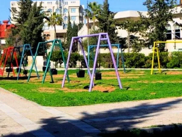 إقبال كثيف من المواطنين على المنتزهات والسواحل في البحيرة للاحتفال بعيد الأضحى