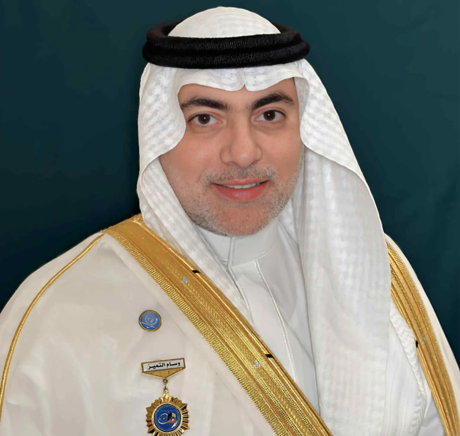 في ذكرى ميلاده.. أوسمة السلام والأناقة تحتفي بمسيرة الدبلوماسي د. عاطف سندي وتبرز مكانته المرموقة على الصعيدين العربي والدولي. في ذكرى ميلاده.. أوسمة السلام والأناقة تحتفي بمسيرة الدبلوماسي د. عاطف سندي وتبرز مكانته المرموقة على الصعيدين العربي والدولي.