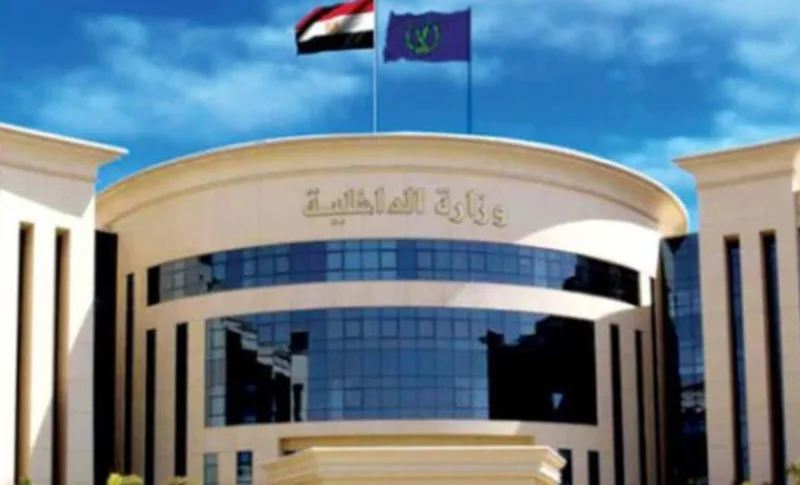 الداخلية توضح حقيقة فيديو يهدد أحد صناع المحتوى نتيجة نزاعات مالية الداخلية توضح حقيقة فيديو يهدد أحد صناع المحتوى نتيجة نزاعات مالية