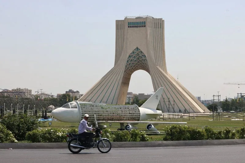 غارات إيران وإسرائيل تهدد بنقل تداعيات أمنية واقتصادية إلى المغرب غارات إيران وإسرائيل تهدد بنقل تداعيات أمنية واقتصادية إلى المغرب
