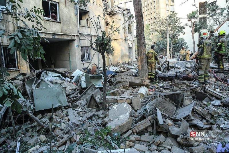 200 طائرة حربية إسرائيلية تقصف إيران.. وطهران تعلن عن مقتل رئيس الأركان 200 طائرة حربية إسرائيلية تقصف إيران.. وطهران تعلن عن مقتل رئيس الأركان