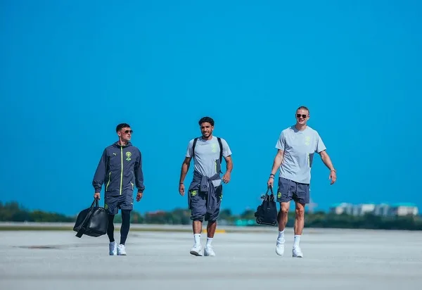 بقيادة مرموش وهالاند.. فريق مانشستر سيتي يصل إلى أمريكا تحضيراً لكأس العالم للأندية. بقيادة مرموش وهالاند.. فريق مانشستر سيتي يصل إلى أمريكا تحضيراً لكأس العالم للأندية.