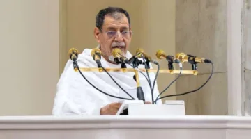 خطيب عرفة يرفع الدعاء للمسلمين وأهل فلسطين ويطالب بمساعدتهم