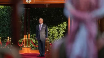 الملك يقدم التهاني عبر الهاتف إلى الرئيسين المصري والفلسطيني بمناسبة عيد الأضحى المبارك.