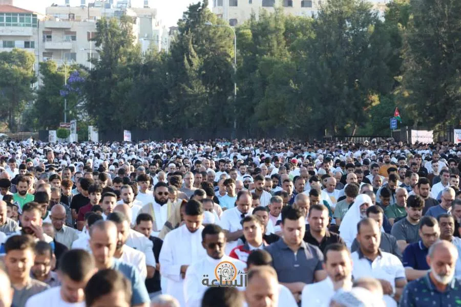 الأردنيون يحتفلون بصلاة عيد الأضحى (صور) الأردنيون يحتفلون بصلاة عيد الأضحى (صور)