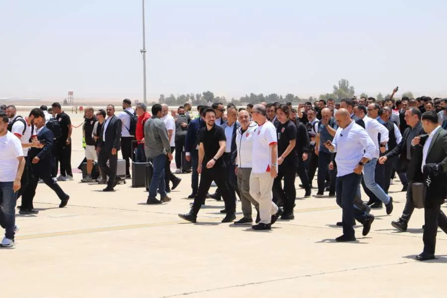 الأمير الحسين: تهنئة لجميع الأردنيين الذين صدقوا بالحلم (فيديو وصور) الأمير الحسين: تهنئة لجميع الأردنيين الذين صدقوا بالحلم (فيديو وصور)