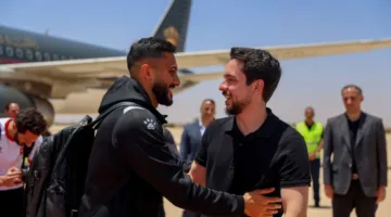 ولي العهد يرافق منتخبنا الوطني لكرة القدم في رحلة عودته إلى الوطن (صور وفيديو)