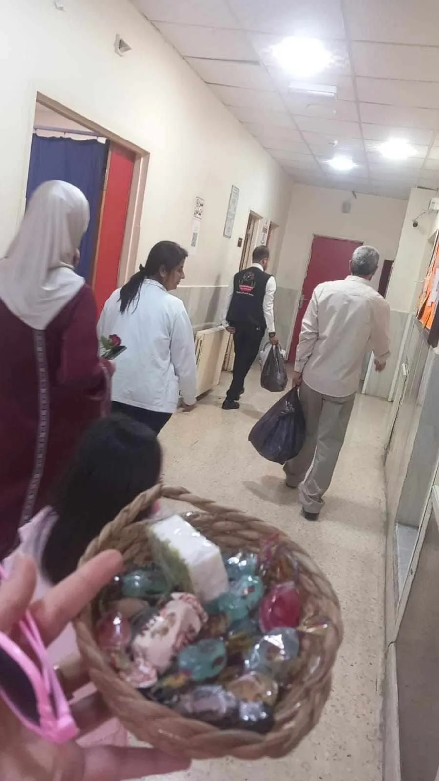 جمعية نشامى الأمل الخيرية تجلب البهجة لقلوب مرضى مستشفى الأميرة بسمة في عيد الأضحى (صور) جمعية نشامى الأمل الخيرية تجلب البهجة لقلوب مرضى مستشفى الأميرة بسمة في عيد الأضحى (صور)