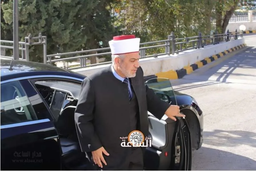 وزير الأوقاف يوضح التفاصيل حول: (استقل تاكسي واذهب) وزير الأوقاف يوضح التفاصيل حول: (استقل تاكسي واذهب)