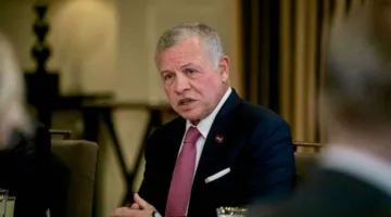 الملك يصل إلى مكان انعقاد المؤتمر الثالث للأمم المتحدة حول المحيطات في نيس، فرنسا.