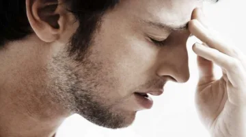 تشعر بالصداع؟ يجب عليك استشارة الطبيب فوراً إذا…