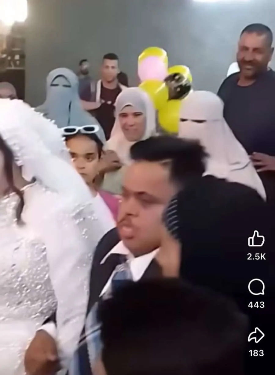 شاهد.. نقاشات في مصر بشأن حفل زفاف عريس يعاني من متلازمة داون (فيديو) شاهد.. نقاشات في مصر بشأن حفل زفاف عريس يعاني من متلازمة داون (فيديو)