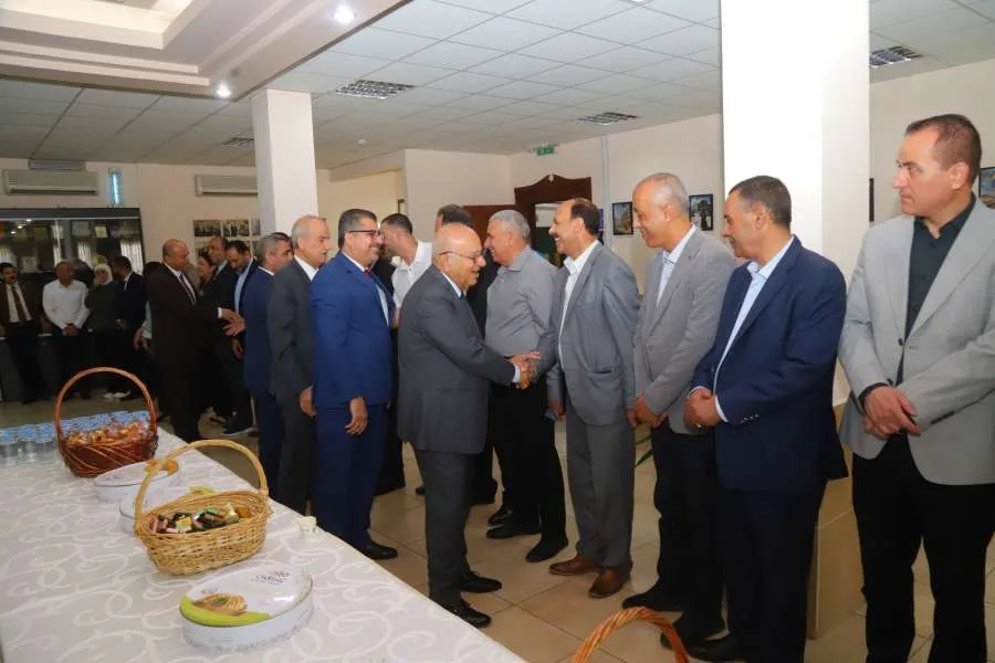 أسرة جامعة البترا تتبادل التهاني بمناسبة عيد الأضحى وتأهل المنتخب (صور) أسرة جامعة البترا تتبادل التهاني بمناسبة عيد الأضحى وتأهل المنتخب (صور)