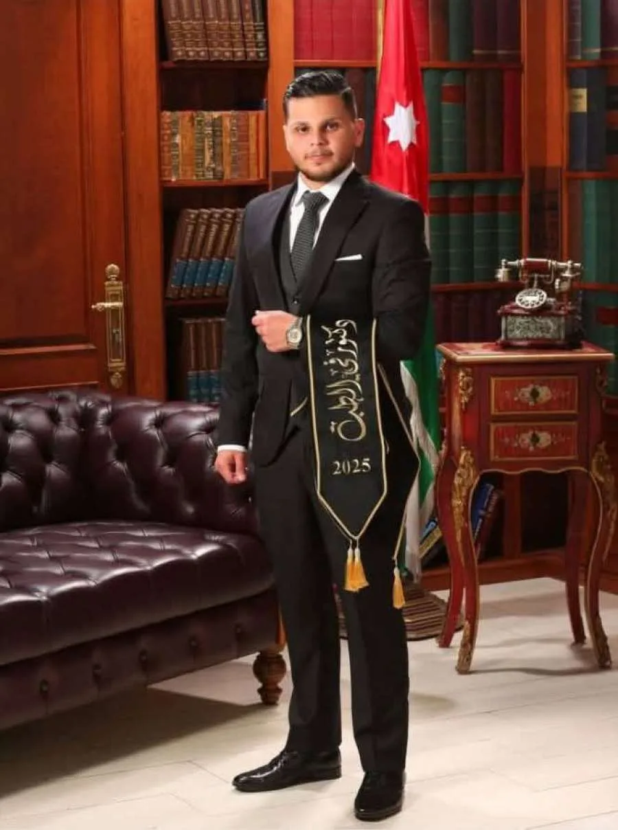 الدكتور أيهم القرالة.. تهانينا بمناسبة التخرج الدكتور أيهم القرالة.. تهانينا بمناسبة التخرج