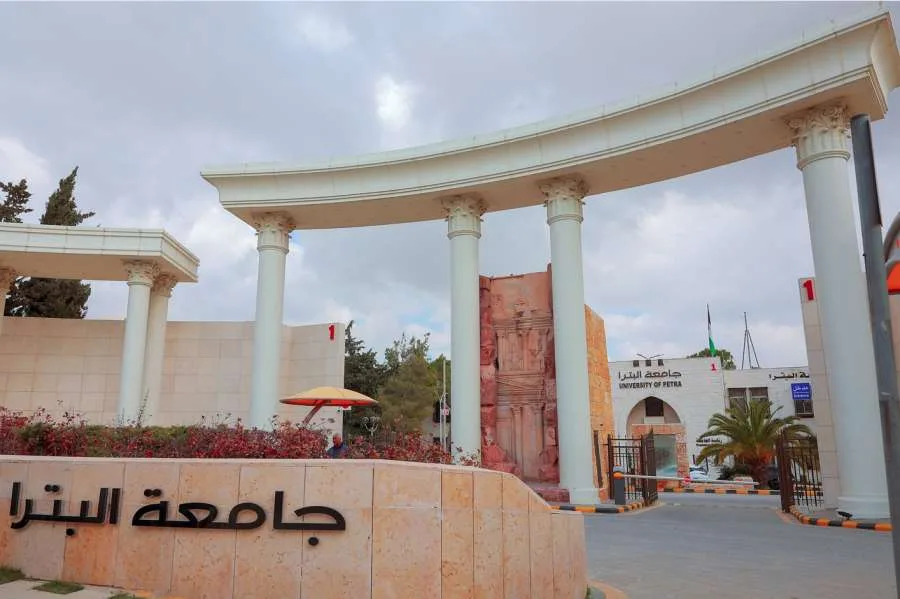 جامعة البترا تسجل تقدماً ملحوظاً في تصنيف سيماغو العالمي لعام 2025 جامعة البترا تسجل تقدماً ملحوظاً في تصنيف سيماغو العالمي لعام 2025