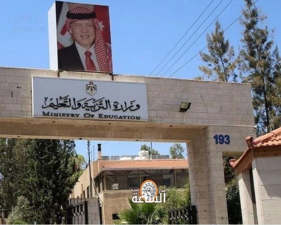 التربية تشدد على أهمية الحصول على ترخيص للمنصات التي تقدم محتوى تعليمي. التربية تشدد على أهمية الحصول على ترخيص للمنصات التي تقدم محتوى تعليمي.