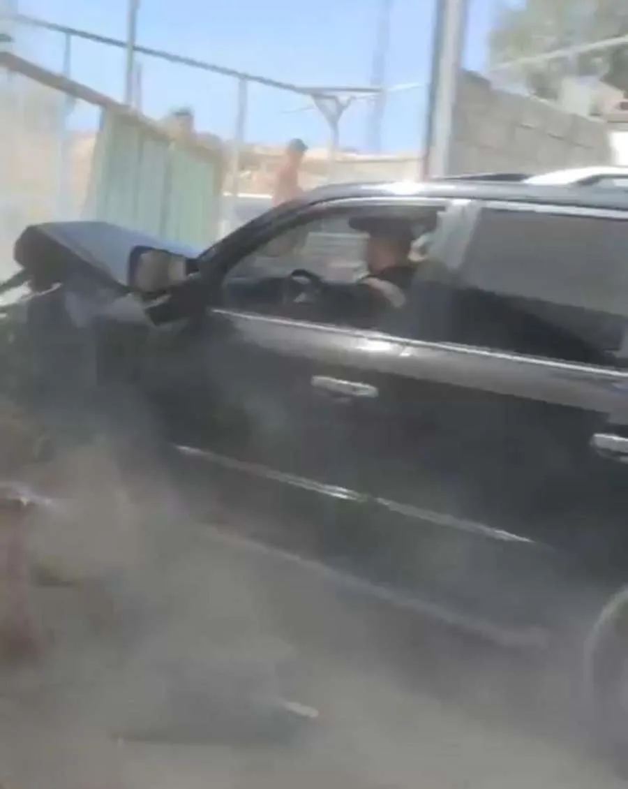 الأمن يوضح تفاصيل فيديو حادث اصطدام السيارة أثناء مغادرتها متجر الأثاث في العاصمة (فيديو) الأمن يوضح تفاصيل فيديو حادث اصطدام السيارة أثناء مغادرتها متجر الأثاث في العاصمة (فيديو)
