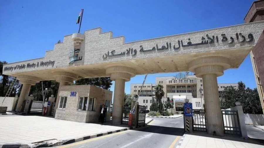 وزير الأشغال والسفير البريطاني يناقشان تعزيز التعاون في مجال البناء وزير الأشغال والسفير البريطاني يناقشان تعزيز التعاون في مجال البناء