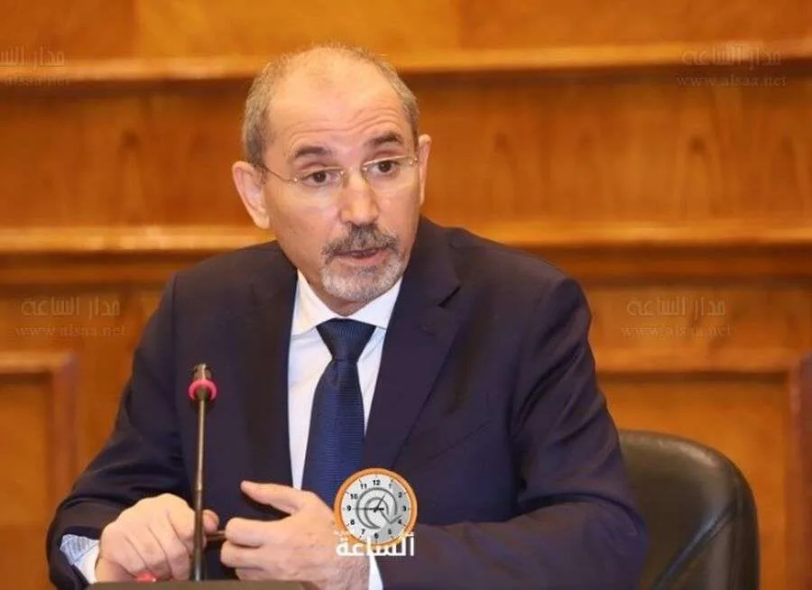 الصفدي ونظيره الكويتي يتناولان آثار العدوان الإسرائيلي على إيران الصفدي ونظيره الكويتي يتناولان آثار العدوان الإسرائيلي على إيران
