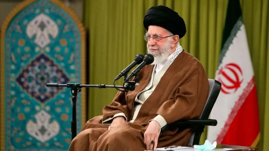 إسرائيل تستهدف كبار القادة العسكريين لديها دون أن تستهدف خامنئي بشكل مباشر.. ما هي الأسباب وراء ذلك؟ إسرائيل تستهدف كبار القادة العسكريين لديها دون أن تستهدف خامنئي بشكل مباشر.. ما هي الأسباب وراء ذلك؟