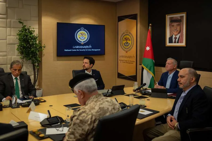 الملك يرأس اجتماعاً في المركز الوطني للأمن وإدارة الأزمات. الملك يرأس اجتماعاً في المركز الوطني للأمن وإدارة الأزمات.