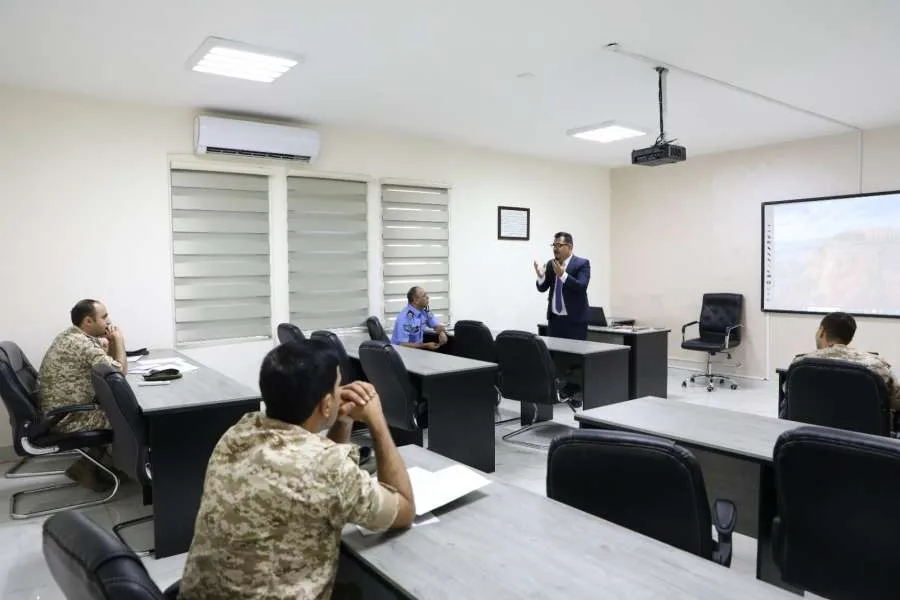 إعلام الزرقاء ينظم دورة تدريبية متخصصة في مهارات الاتصال والإقناع بالتعاون مع المعهد العسكري للإعلام إعلام الزرقاء ينظم دورة تدريبية متخصصة في مهارات الاتصال والإقناع بالتعاون مع المعهد العسكري للإعلام