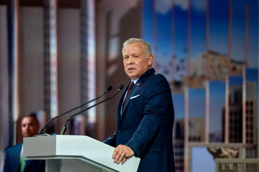 الملك يسافر إلى فرنسا ويلقي كلمة أمام البرلمان الأوروبي يوم الثلاثاء الملك يسافر إلى فرنسا ويلقي كلمة أمام البرلمان الأوروبي يوم الثلاثاء